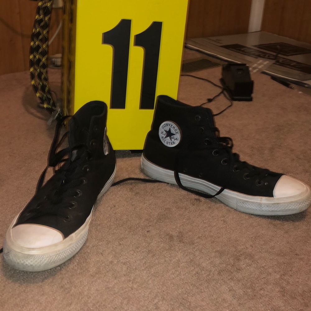 SIZE 11 CHUCK TAYLOR